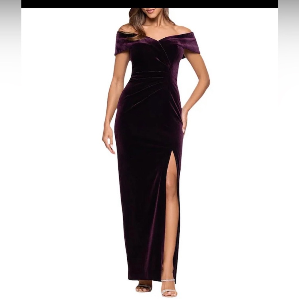 Xscape Stretch Velvet Sweetheart Off-the-Shoulder Neck Short Sleeve Dress